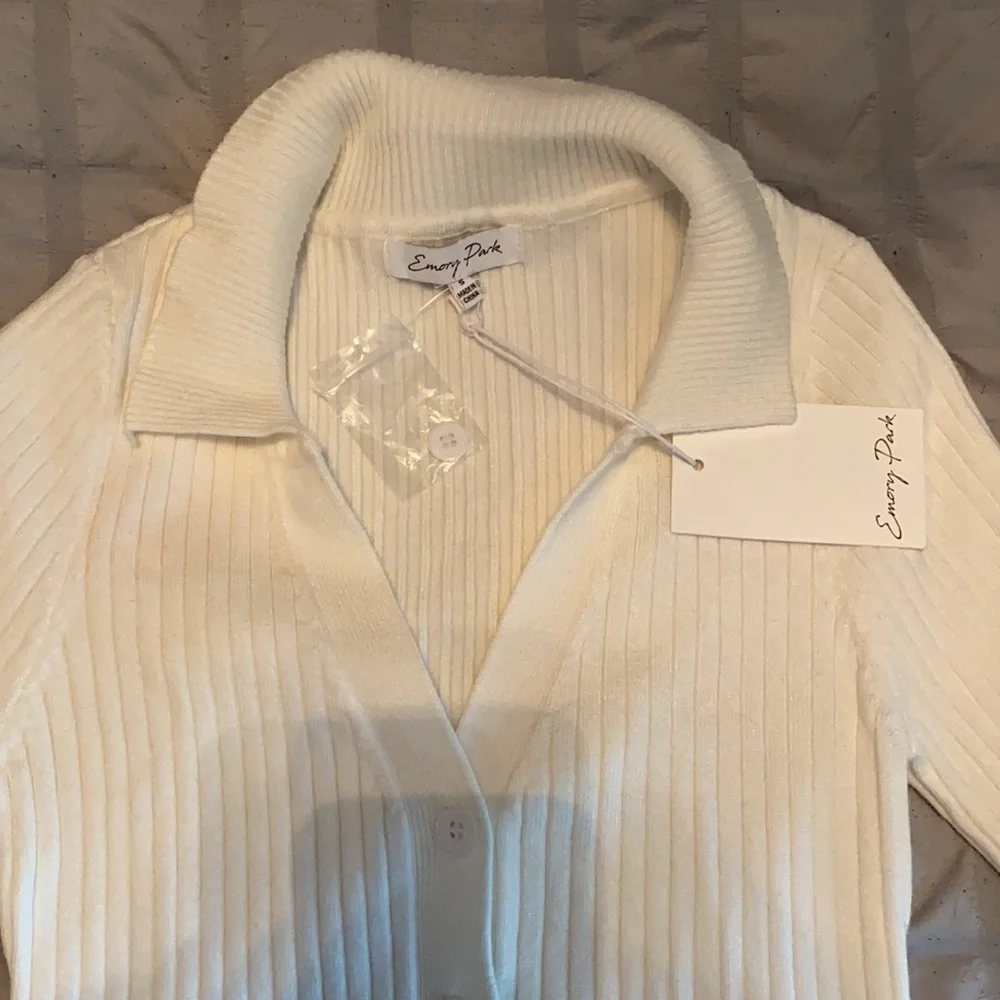 Cropped button down sweater with collar - Picture 2 of 7